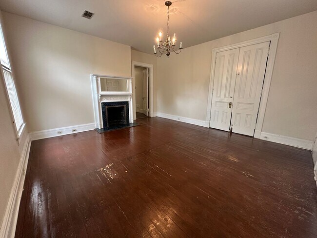 Building Photo - 895 Mulberry St