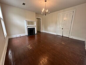 Building Photo - 895 Mulberry St