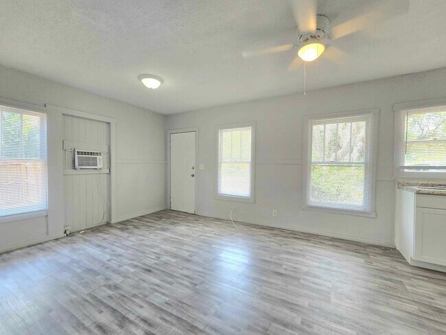 Foto del edificio - 2 Bed / 1 Bath Home for RENT!