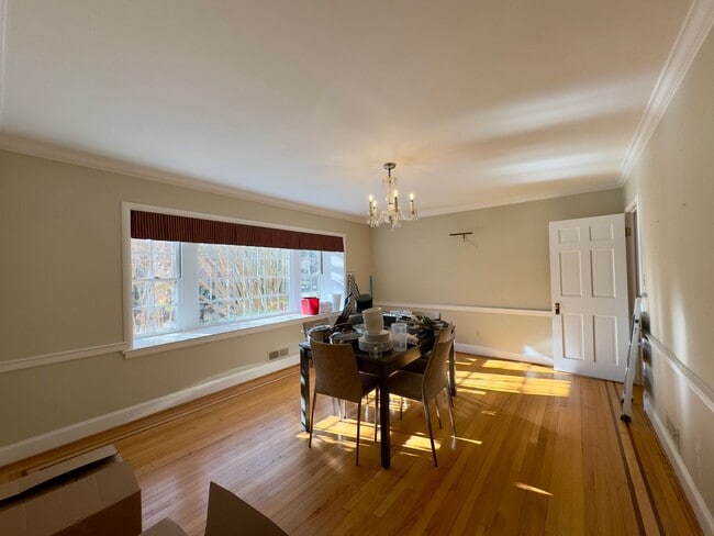 Foto del edificio - Charming 4 Bedroom/3.5 Bathroom Detached Home in Homeland, MD!