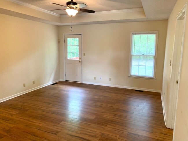 Building Photo - 268 Moncrest Dr