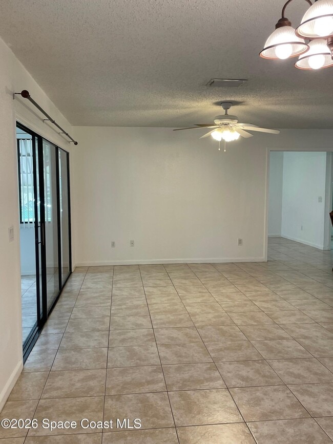 Building Photo - 997 Mariposa Dr NE
