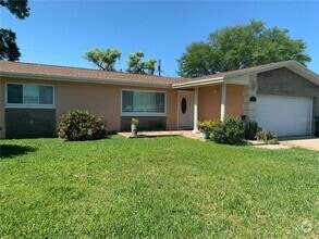 Building Photo - 586 E Lake Dr