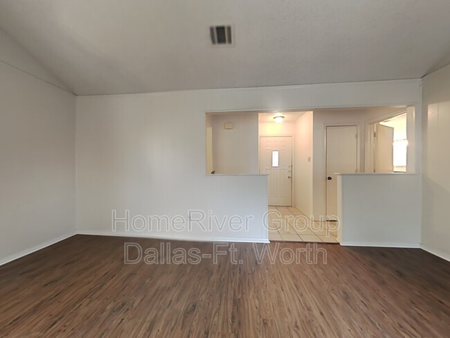 Building Photo - 6632 Redbud Dr
