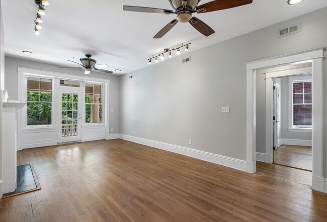 Building Photo - Stunning 3 Bed / 2.5 Bath in the MUSEUM DI...