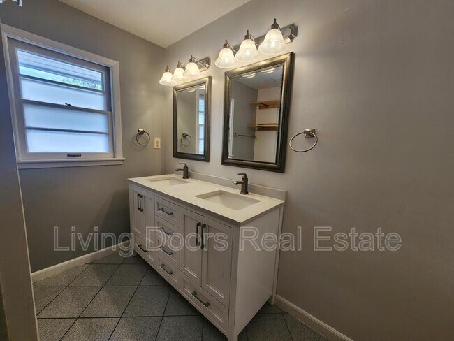 Foto del edificio - 3870 Steele Ave