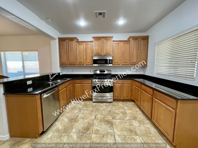 Building Photo - 1112 W Montelupo Dr