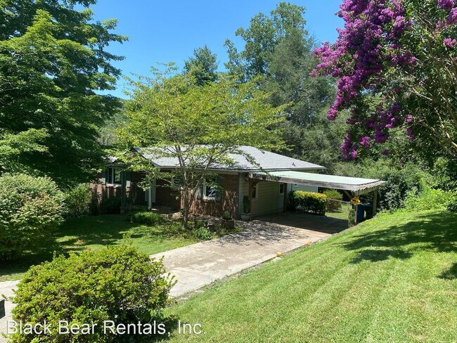 Foto del edificio - 3 br, 2 bath House - 4 Glenway Drive