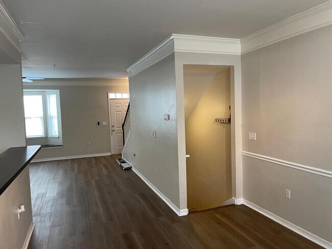 Foto del edificio - 6635 Time Square Ave