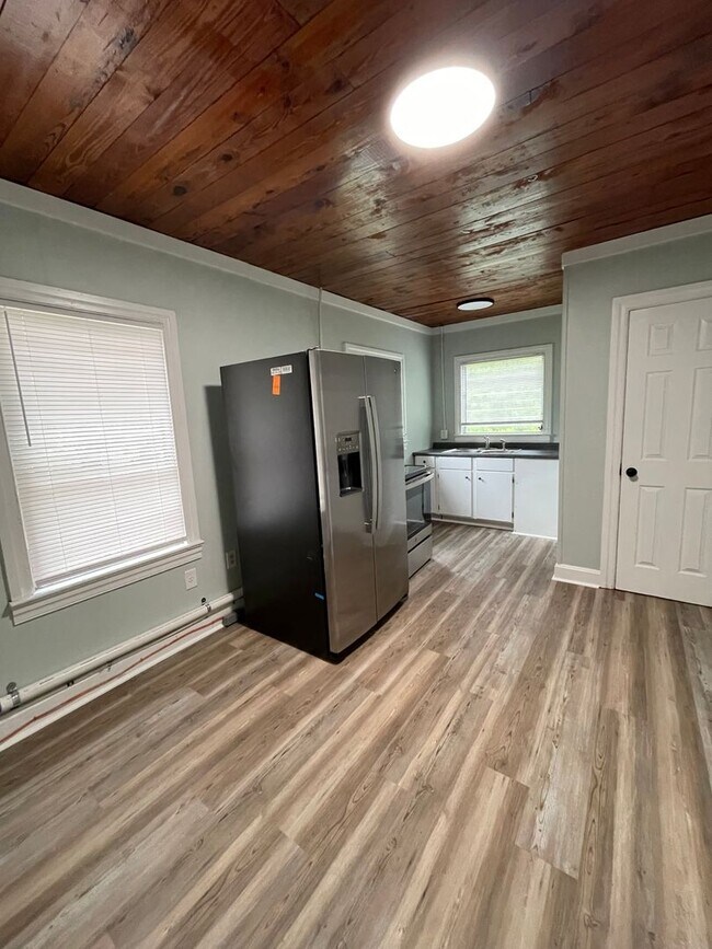 Foto del edificio - Cozy Upper Unit in Downtown Guyton – 2BR Living with Small-Town Charm