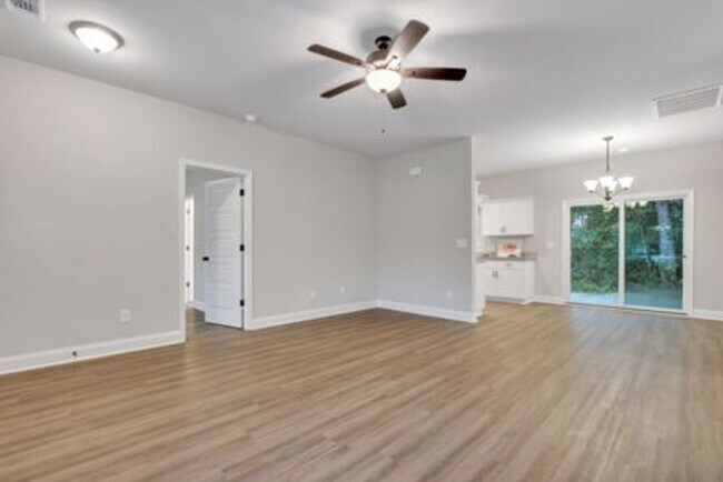 Building Photo - 135 B Smithfield Dr