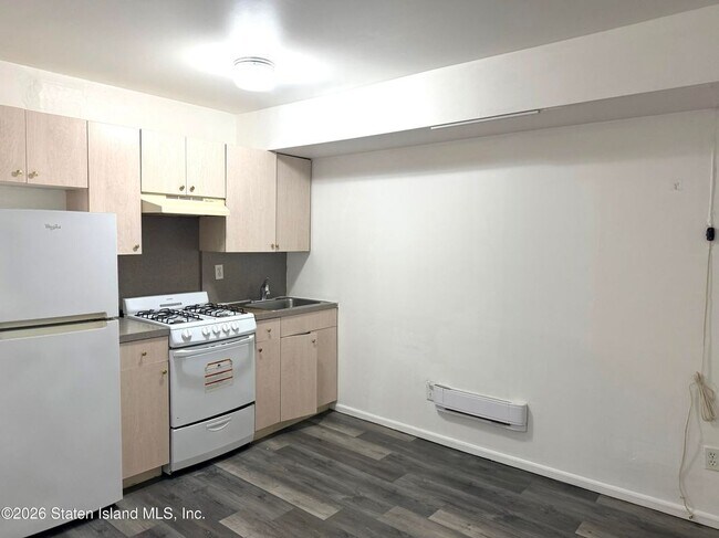 Building Photo - 223 Buel Ave