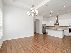 Building Photo - 530 Carriage House