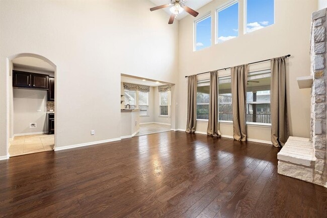 Foto del edificio - 2406 Yorkshire Ln
