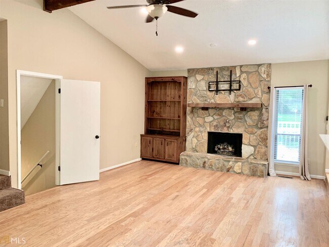 Building Photo - 785 Cascade Knolls Dr SW