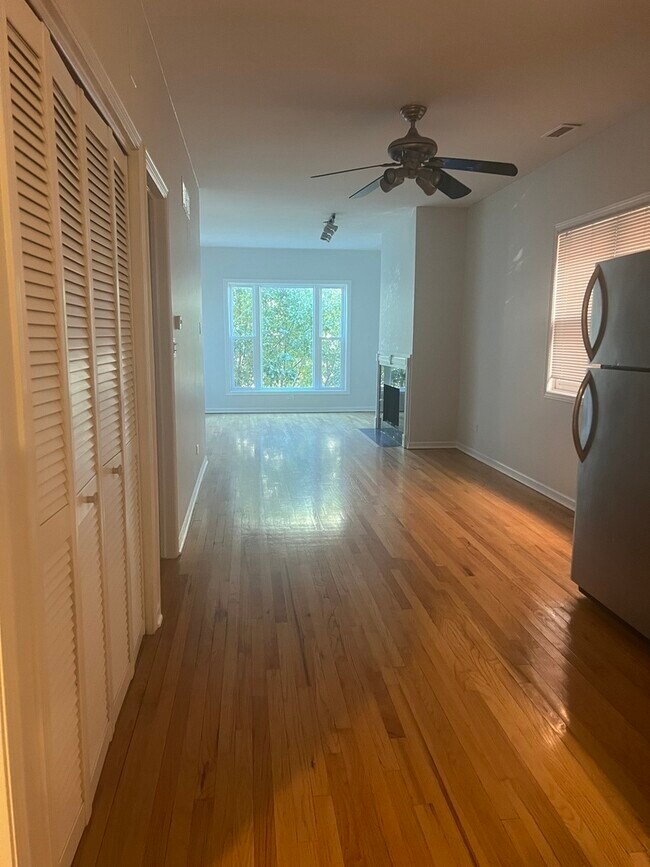 Foto del edificio - 1343 W Walton St