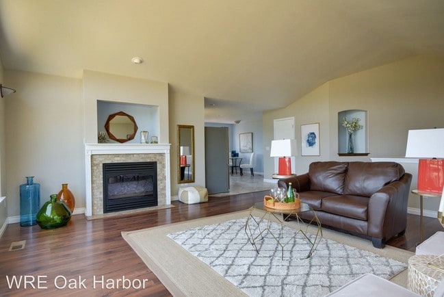 Building Photo - 3 br, 3 bath House - 5040 Evergreen Street