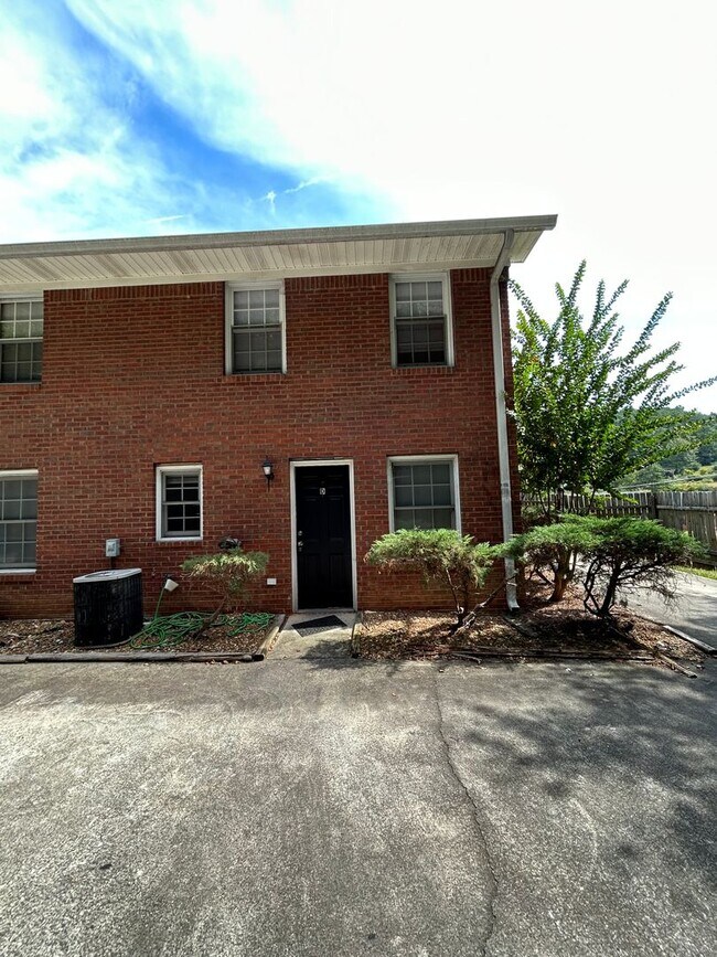Building Photo - 2692 Callier Springs Rd. Apt. D