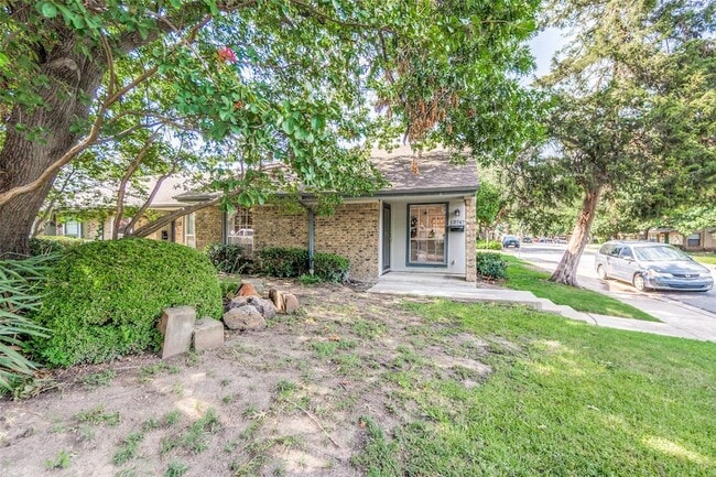 Building Photo - 13747 Flagstone Ln