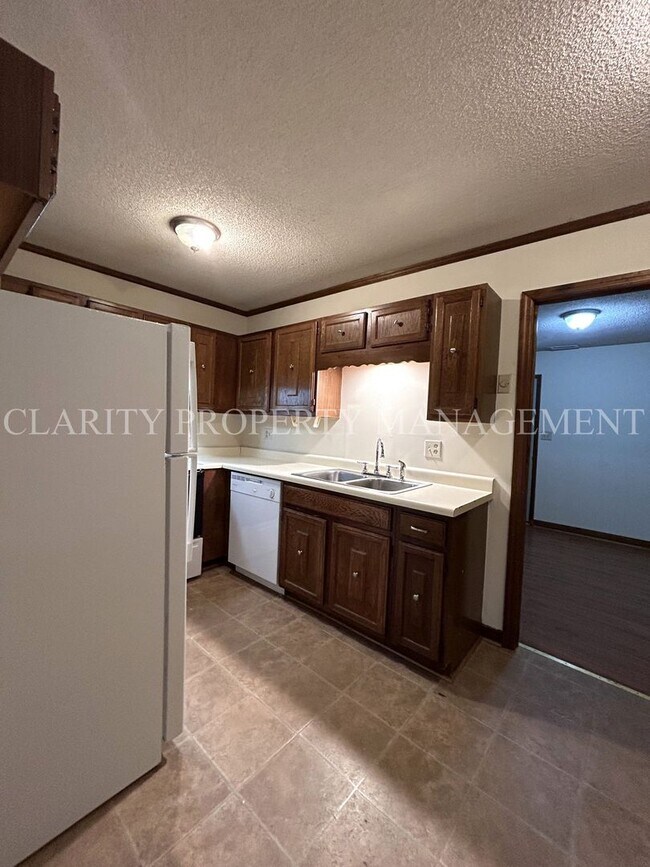 Building Photo - Clean and neat duplex in central Cleveland...