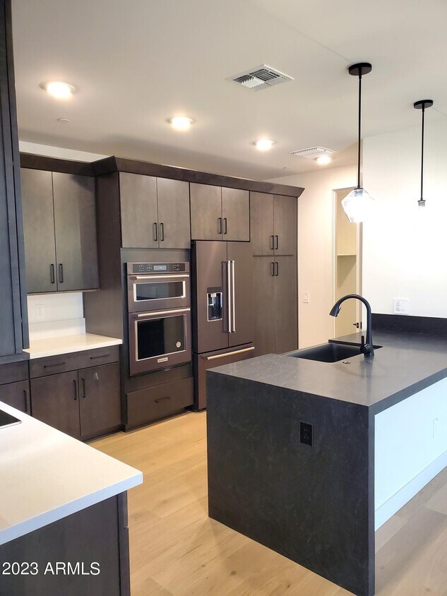 Primary Photo - 11300 N Casa Dega Dr