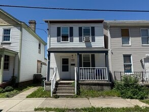 Building Photo - 429 N 4th St