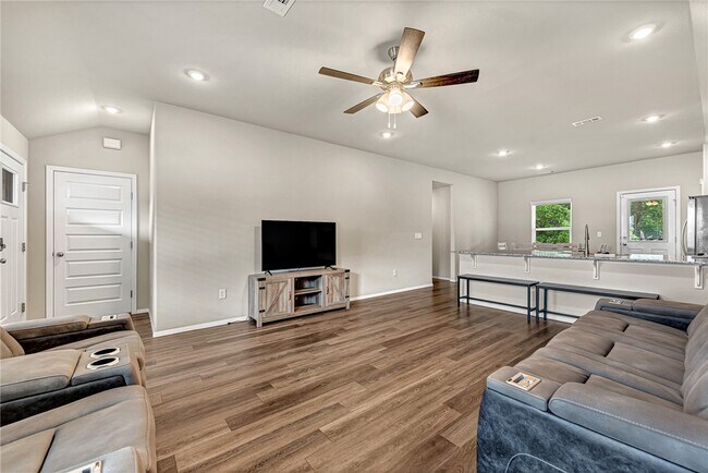 Foto del edificio - 103 W Gillian Ave