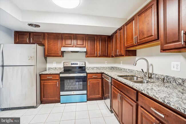 Building Photo - 6473 Fenestra Ct