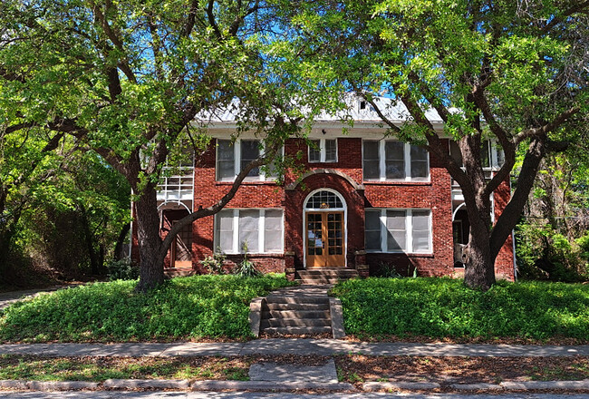 upper right one bedroom apartment available - 3228 Washington St