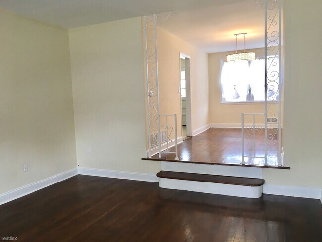 Foto del edificio - 3 br, 1.5 bath Townhome - 8521 Kings Ridge Rd