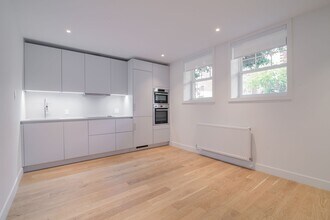 Building Photo - 4715 Chem. Queen Mary