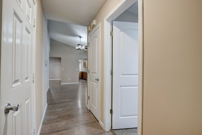 Foto del edificio - 534 Sun Ridge Blvd
