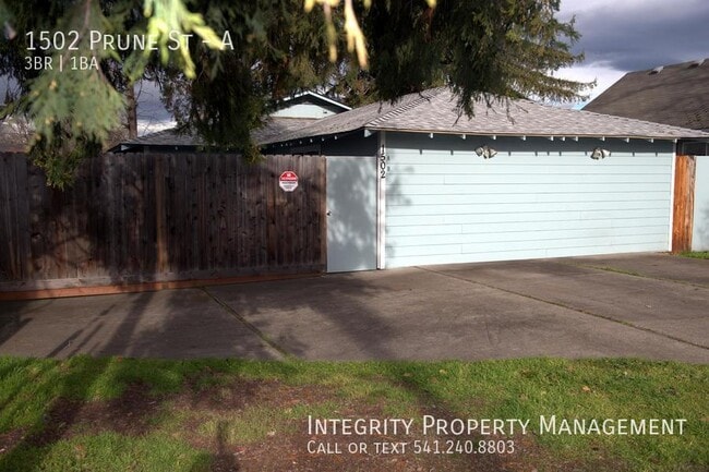 Building Photo - 1502 Prune St