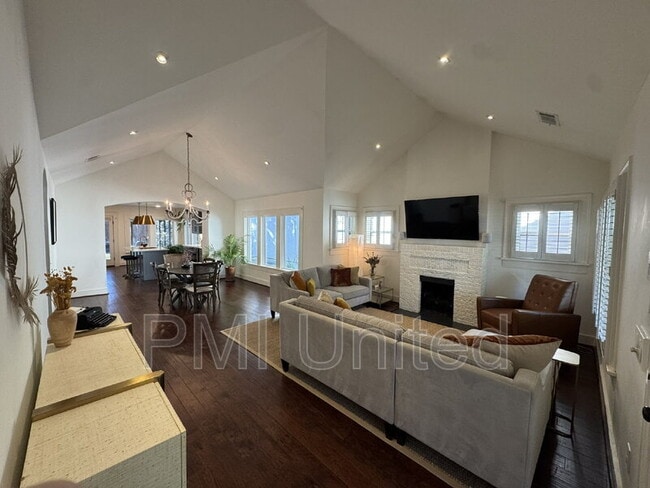 Building Photo - 4057 W 7th St