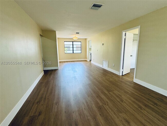 Foto del edificio - 19360 SW 103rd Ct