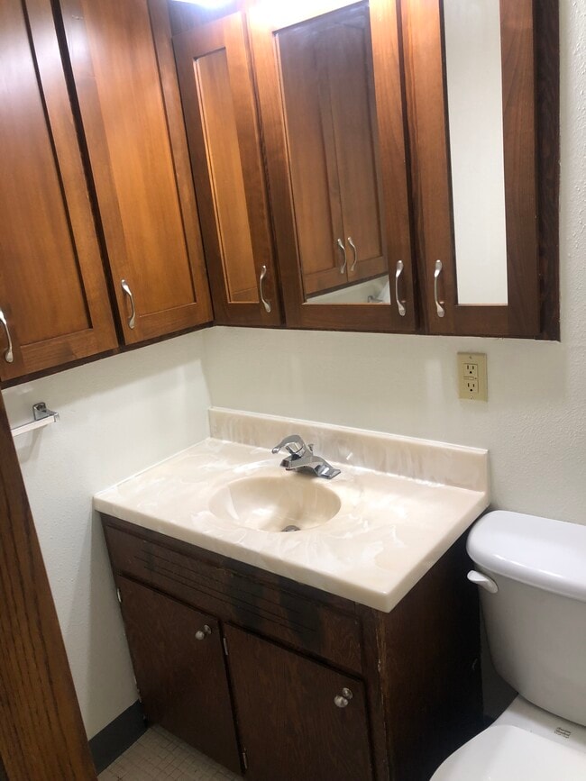 Building Photo - 2127 9th Ave S