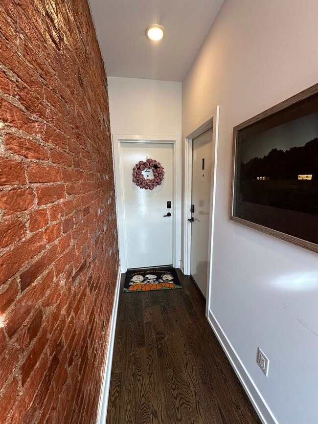 Photo - 2633 W Oxford St Apartment