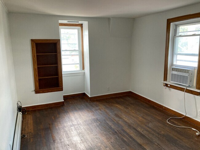 Building Photo - 123 East Ave