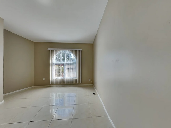 Building Photo - 2203 Curtis Dr N