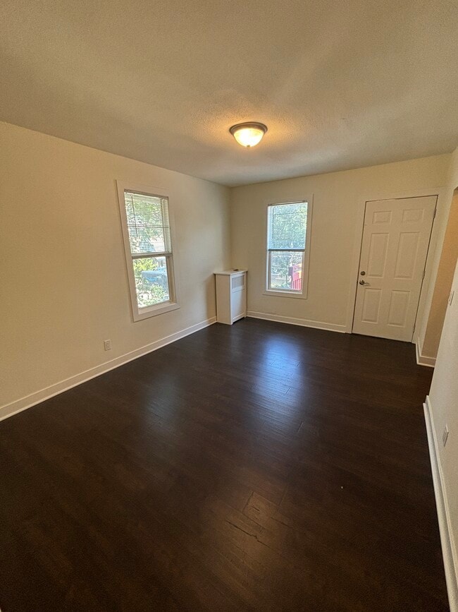 Building Photo - 206 Blair N St