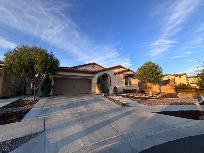 Building Photo - Beautiful Private POOL Home for rent