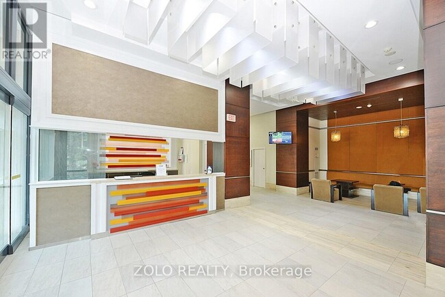 Photo du bâtiment - 330-330 Burnhamthorpe Rd W