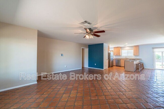 Building Photo - 621 E Grace Dr
