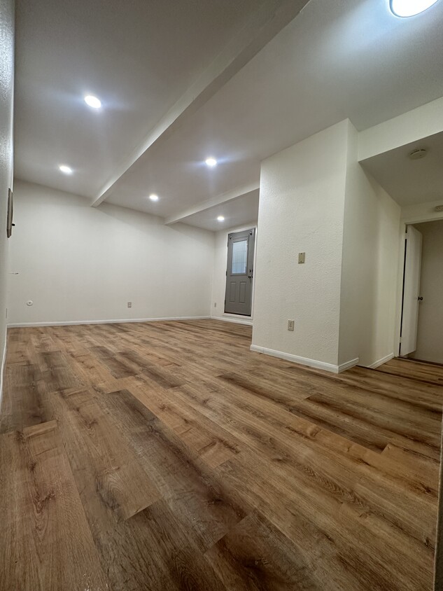 Foto principal - 5884 Estelle St