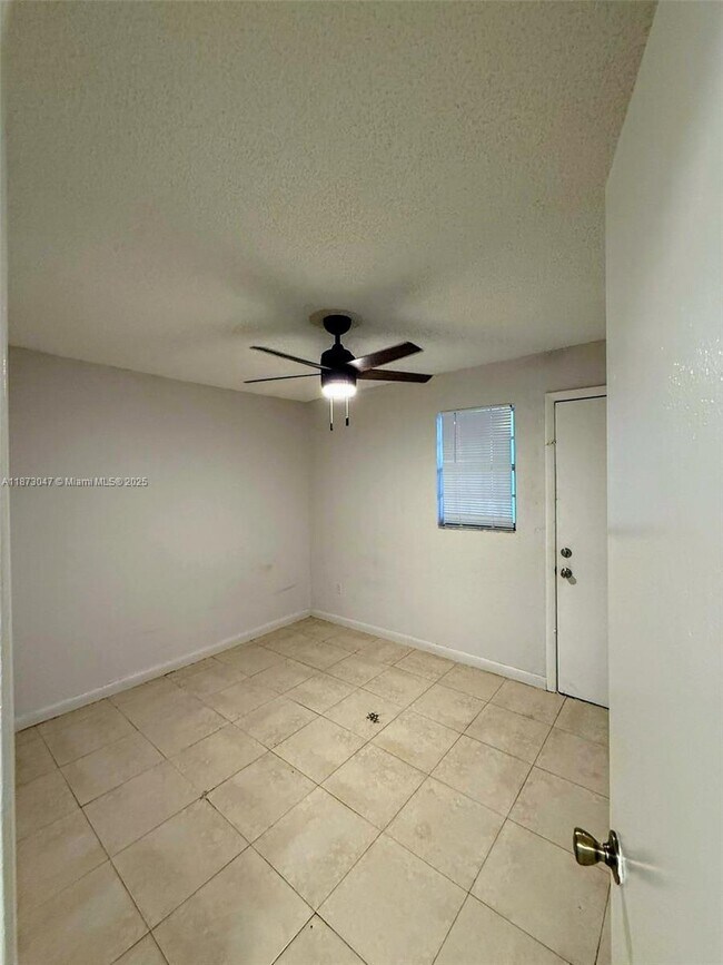 Foto del edificio - 14140 NW 24th Ct