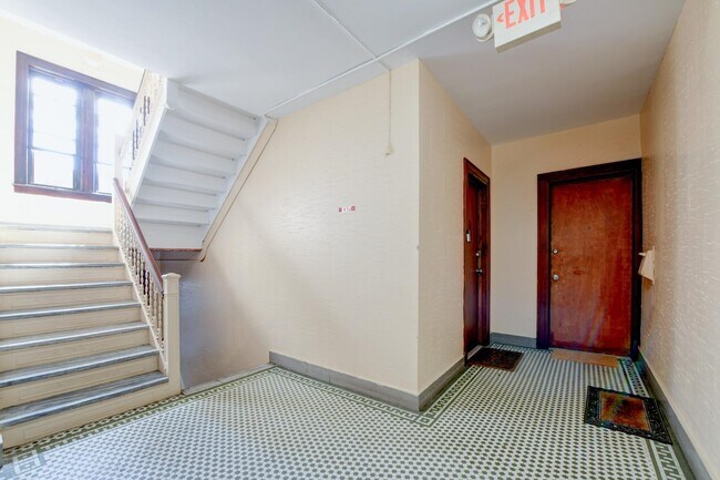 Building Photo - 901 Grand Ave