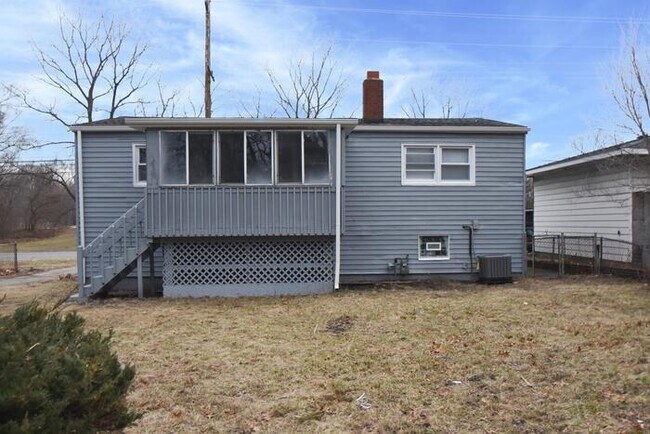 Building Photo - 2383 Taft St