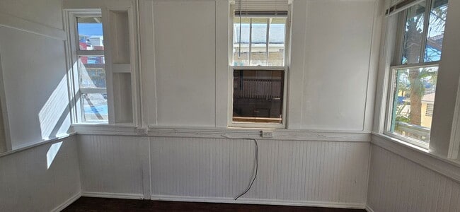 Building Photo - 709 Ora St