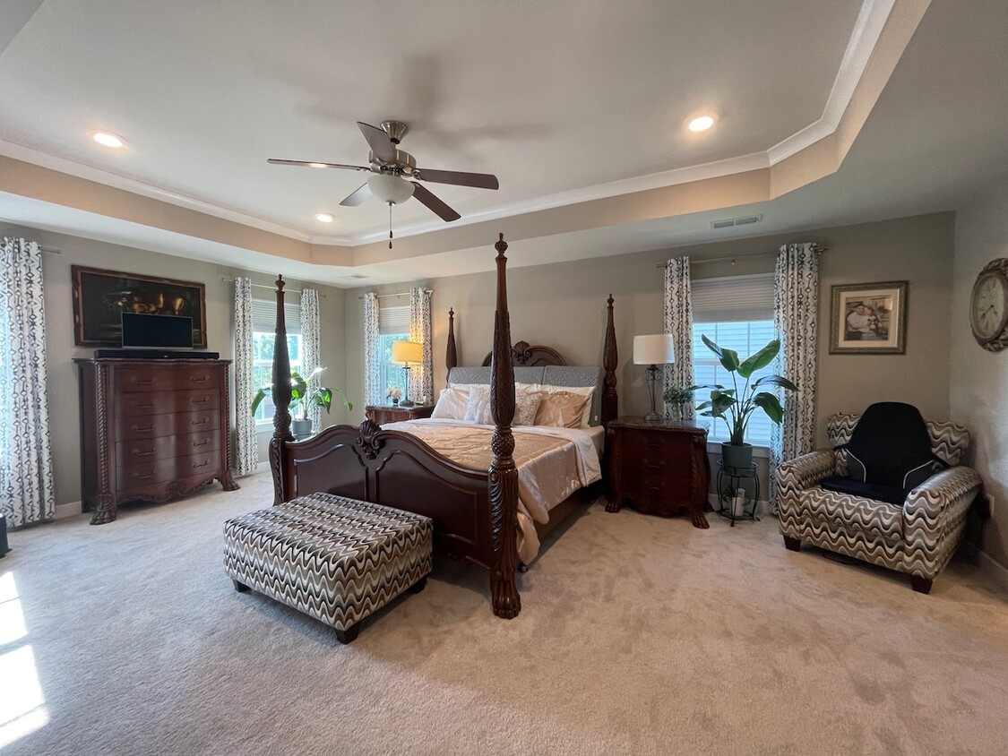 Spacious Master Suite - 3007 Sun Valley Dr (Charlottesville, VA)