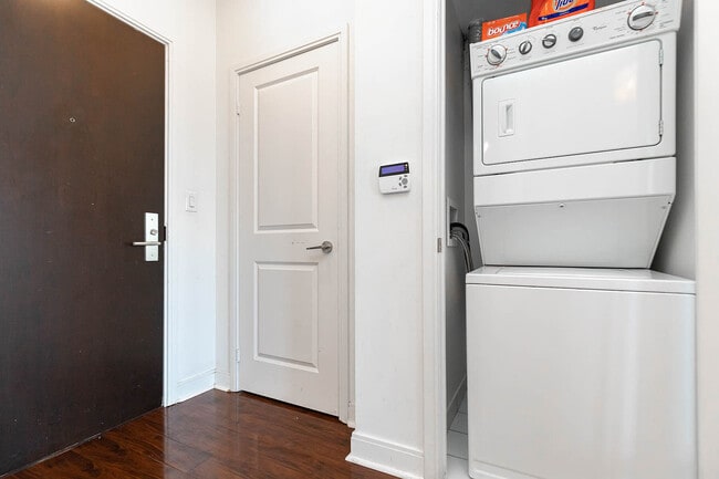 Building Photo - 60 Absolute Ave